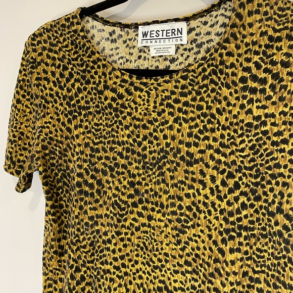 •2/$40• VTG Animal Print Short Sleeve Stretchy Shirt Size Medium Elevated Basic - Picture 3 of 5